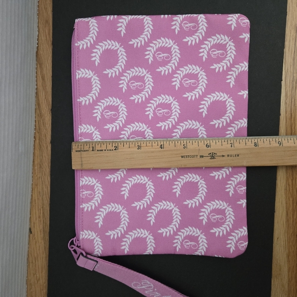 Victoria's Secret Pink And White Cosmetic Bag NWOT - Picture 6 of 6